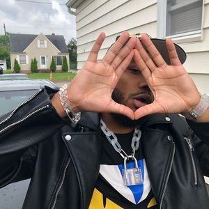 Meet your Posher, Lavel